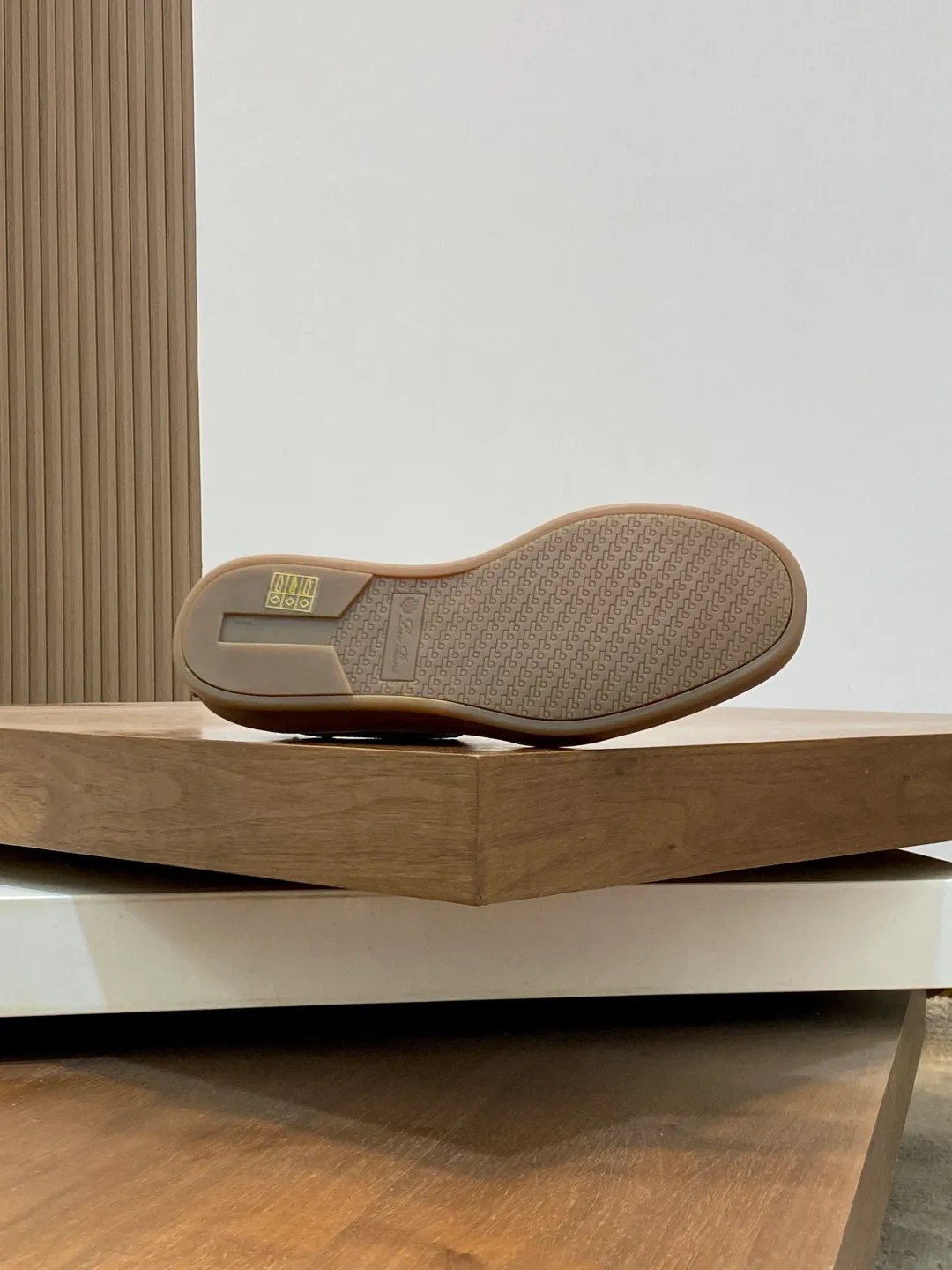 💰420Loro Piana — Classic casual shoes, men's lace-up casual shoes and sneakers, high-quality lightweight and comfortable fabrics, suitable for outdoor leisure, the color is young and energetic, and it looks great with sportswear or casual suits! Code number: 39-44 (38, 45, 46, can be customized)